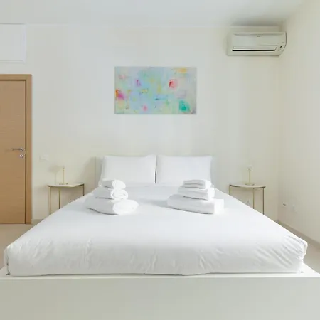 Hostly-the Happya Charme