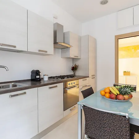 Hostly-the Happya Charme